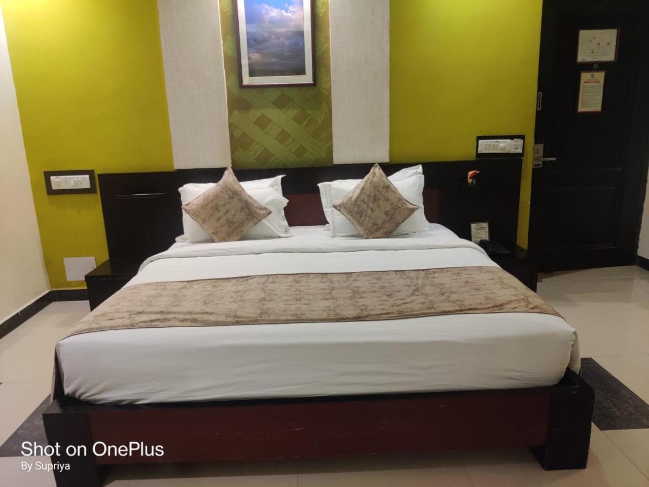 Hotel Pushpak Bhubaneswar Exterior foto